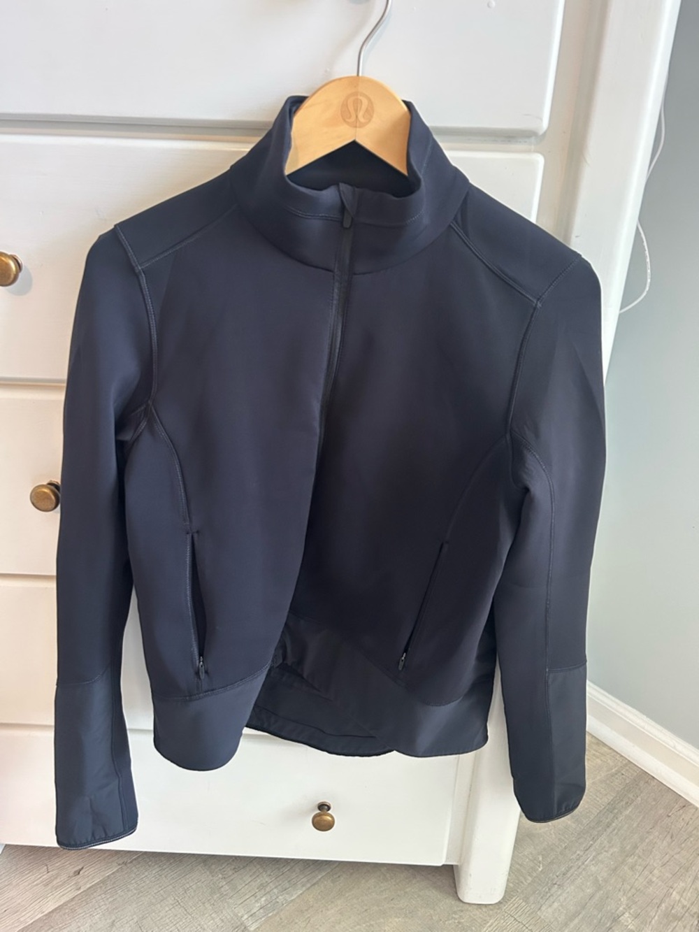 EUC lululemon Women's Black Spacer  Zip-Up Athletic Jacket Sz 6 BLK